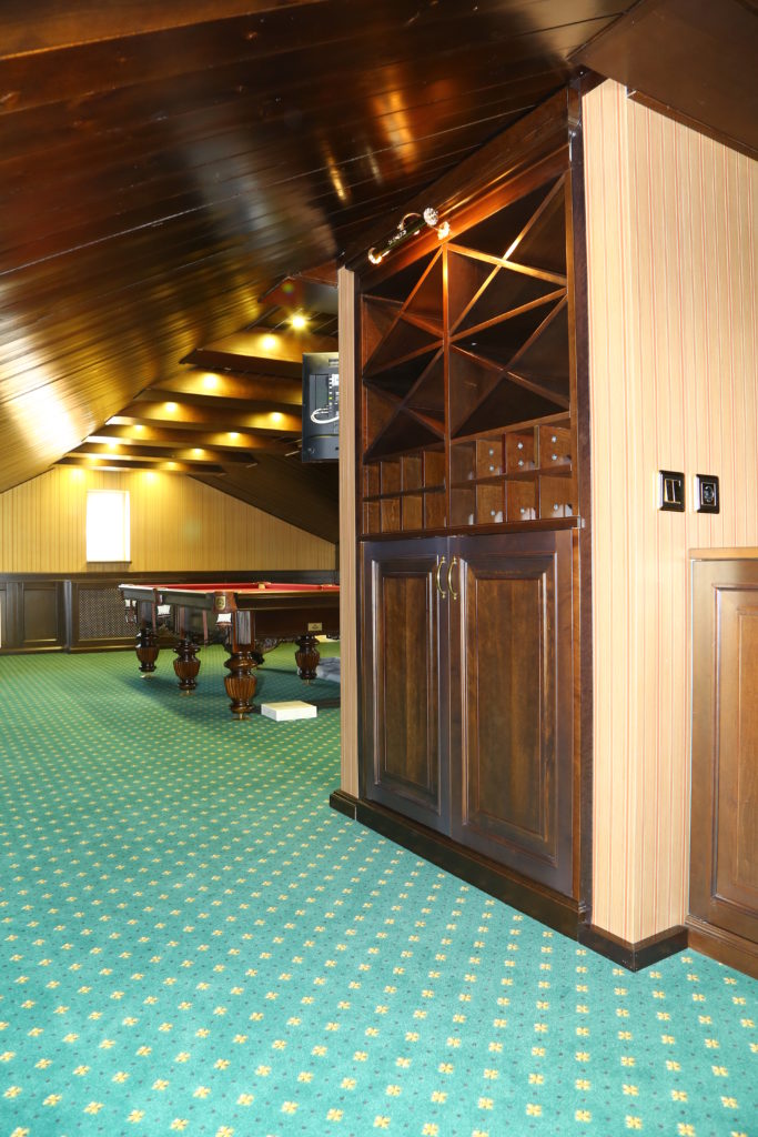 Шкаф-винотека,стеновые и потолочные панели, декоративное обрамление балок Миниатюра