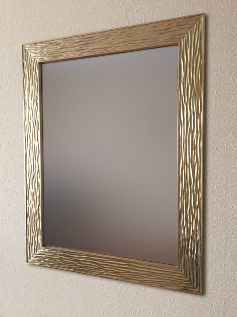 06 Зеркало в золотой раме
